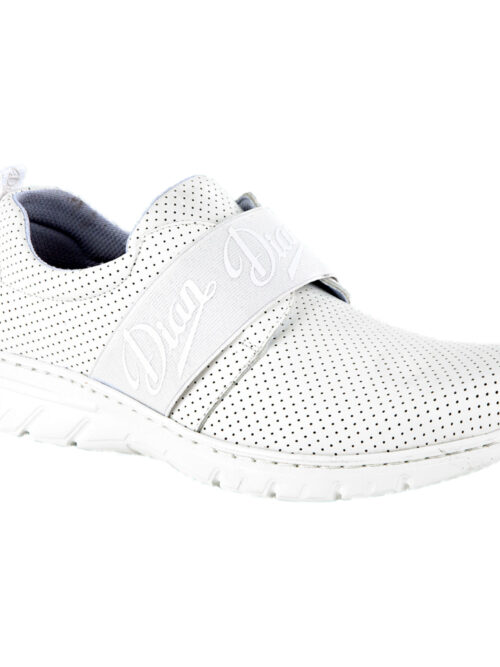 Calzado blanco perforado