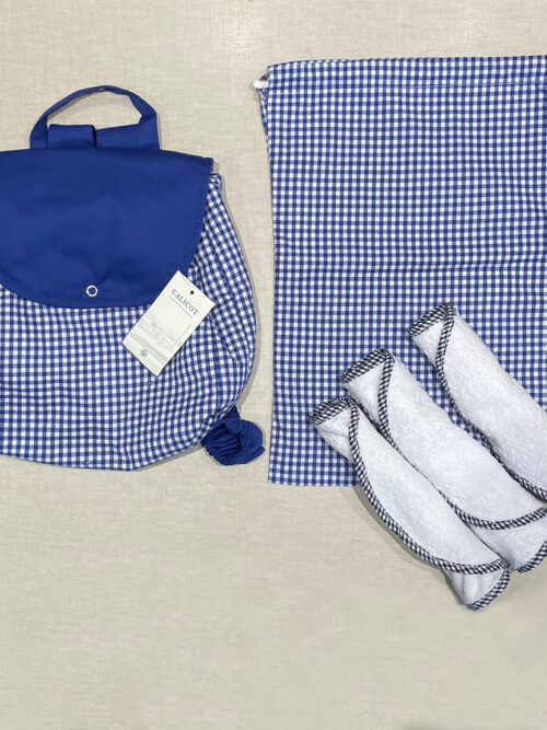 Mochila infantil, bolsita para muda y 3 baberos