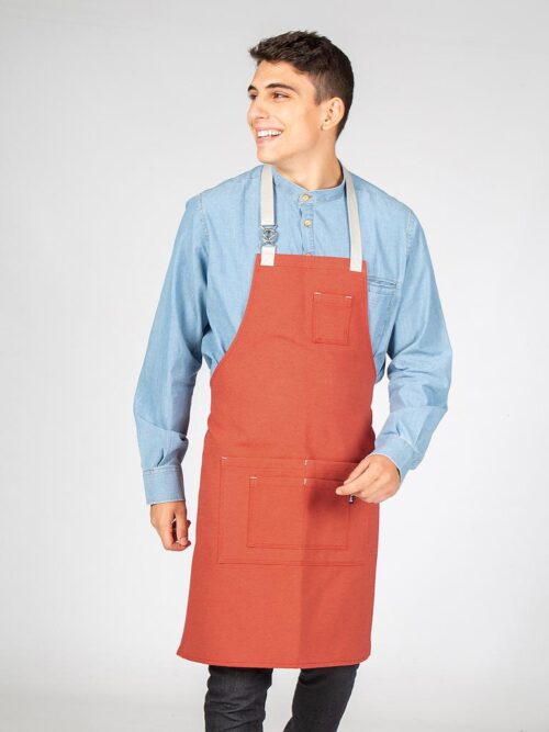 DELANTAL CON PETO HEBILLA ENLAZADA 80X68 CM
