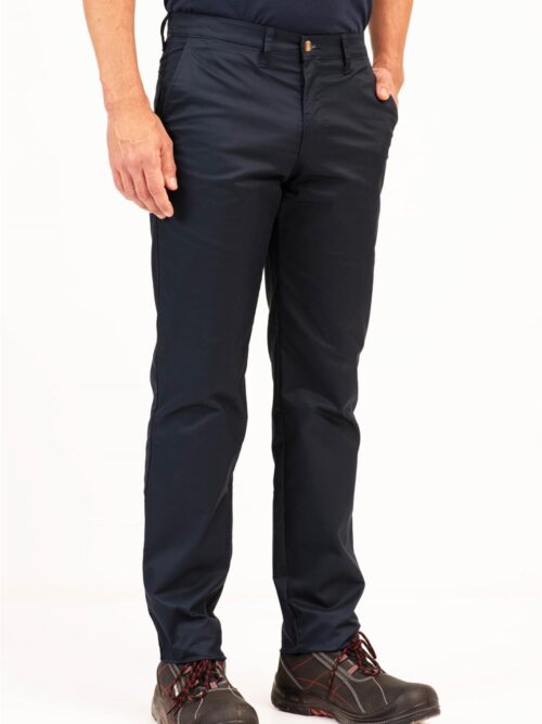 Chino con tejido elástico e hidrofugado

