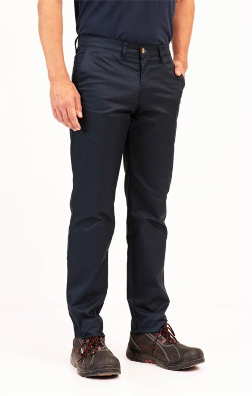 Chino con tejido elástico e hidrofugado