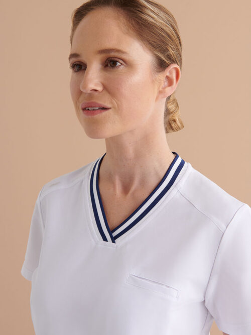Casaca Sanitaria Cuello V Slim Fit
