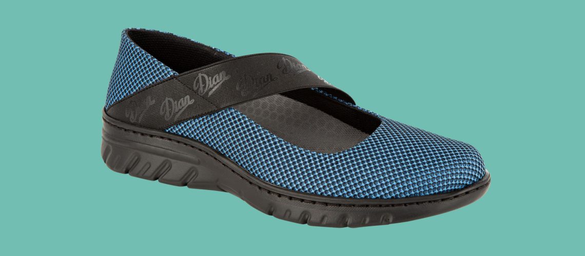 Zapatilla tipo blucher con cierre elástico